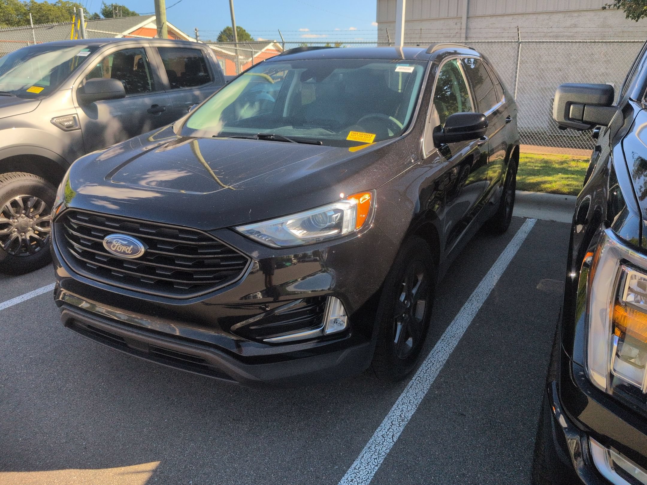 Used 2022 Ford Edge SEL w/ Sport Appearance Package AWD/4WD image 2
