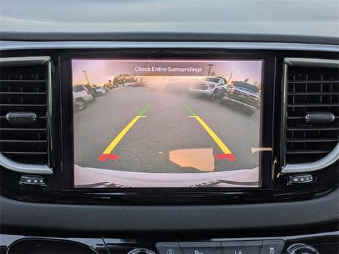 Used 2024 Chrysler Pacifica Touring-L image 30