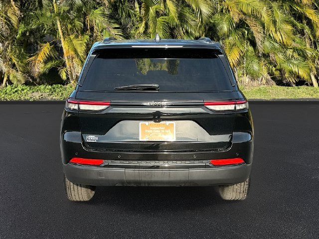 Used 2025 Jeep Grand Cherokee Altitude RWD image 7