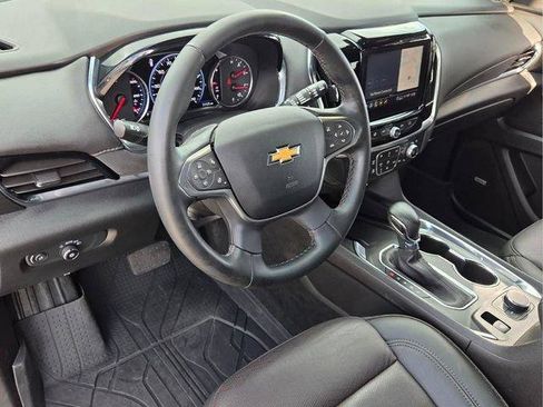 Used 2023 Chevrolet Traverse High Country FWD image 12