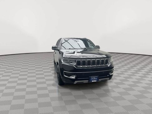 Used 2024 Jeep Wagoneer L Series II AWD/4WD image 37