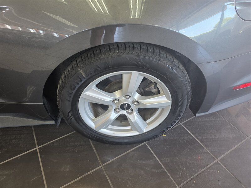 Used 2019 Ford Mustang Convertible RWD image 34