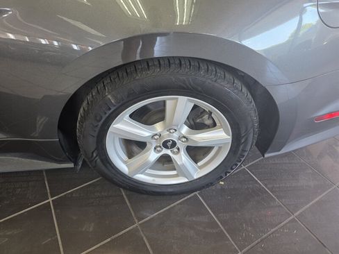 Used 2019 Ford Mustang Convertible RWD image 34