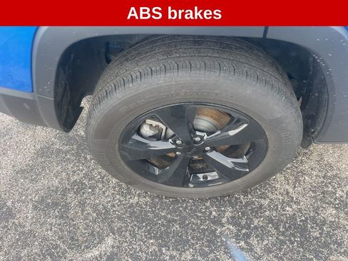 Used 2023 Jeep Cherokee Altitude Lux image 13