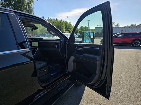 Used 2025 GMC Sierra 3500 Denali w/ Denali Reserve Package AWD/4WD image 30