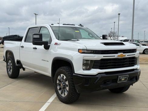 Used 2024 Chevrolet Silverado 2500 Custom w/ Custom Value Package image 1