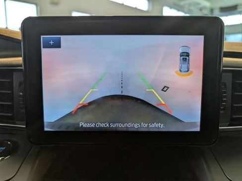 Used 2022 Ford Explorer XLT w/ Equipment Group 202A image 27