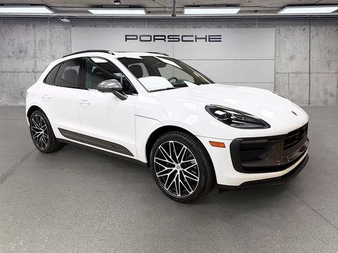 Certified 2025 Porsche Macan Turbo AWD/4WD image 7