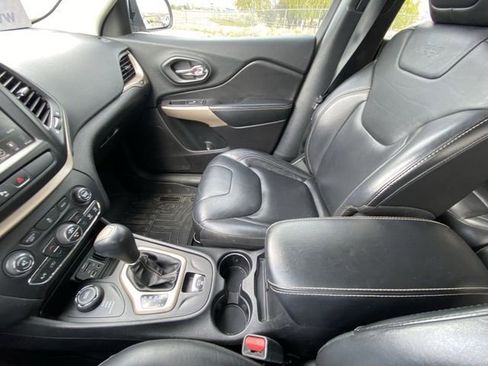 Used 2018 Jeep Cherokee Limited AWD/4WD image 20