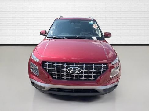 Used 2024 Hyundai Venue SEL FWD image 2
