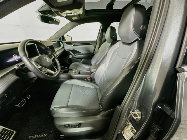 Certified 2026 Volkswagen Tiguan SE R-Line FWD image 20