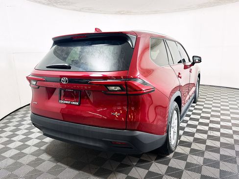 Certified 2024 Toyota Grand Highlander XLE FWD image 3