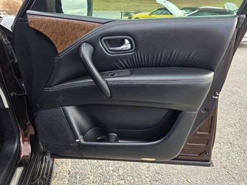 Used 2017 INFINITI QX80 4WD w/ Driver Assistance Package image 18