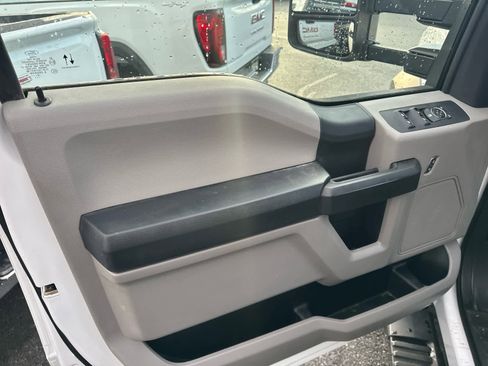 Used 2019 Ford F550 4x4 Crew Cab Super Duty w/ Power Equipment Group image 17