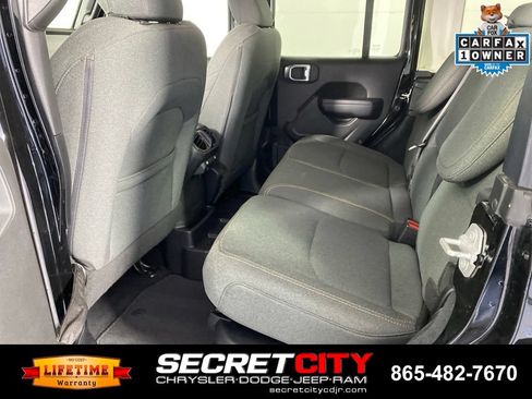 Used 2024 Jeep Wrangler Unlimited w/ Convenience Group AWD/4WD image 29