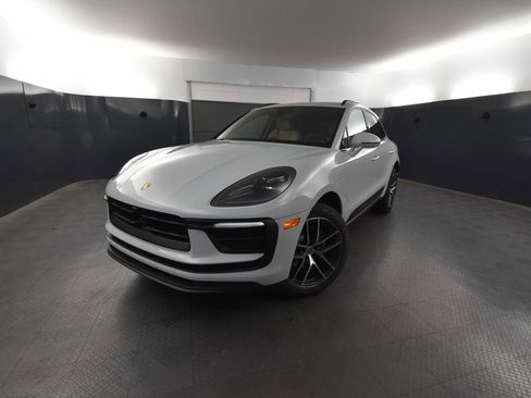 New 2026 Porsche Macan image 1