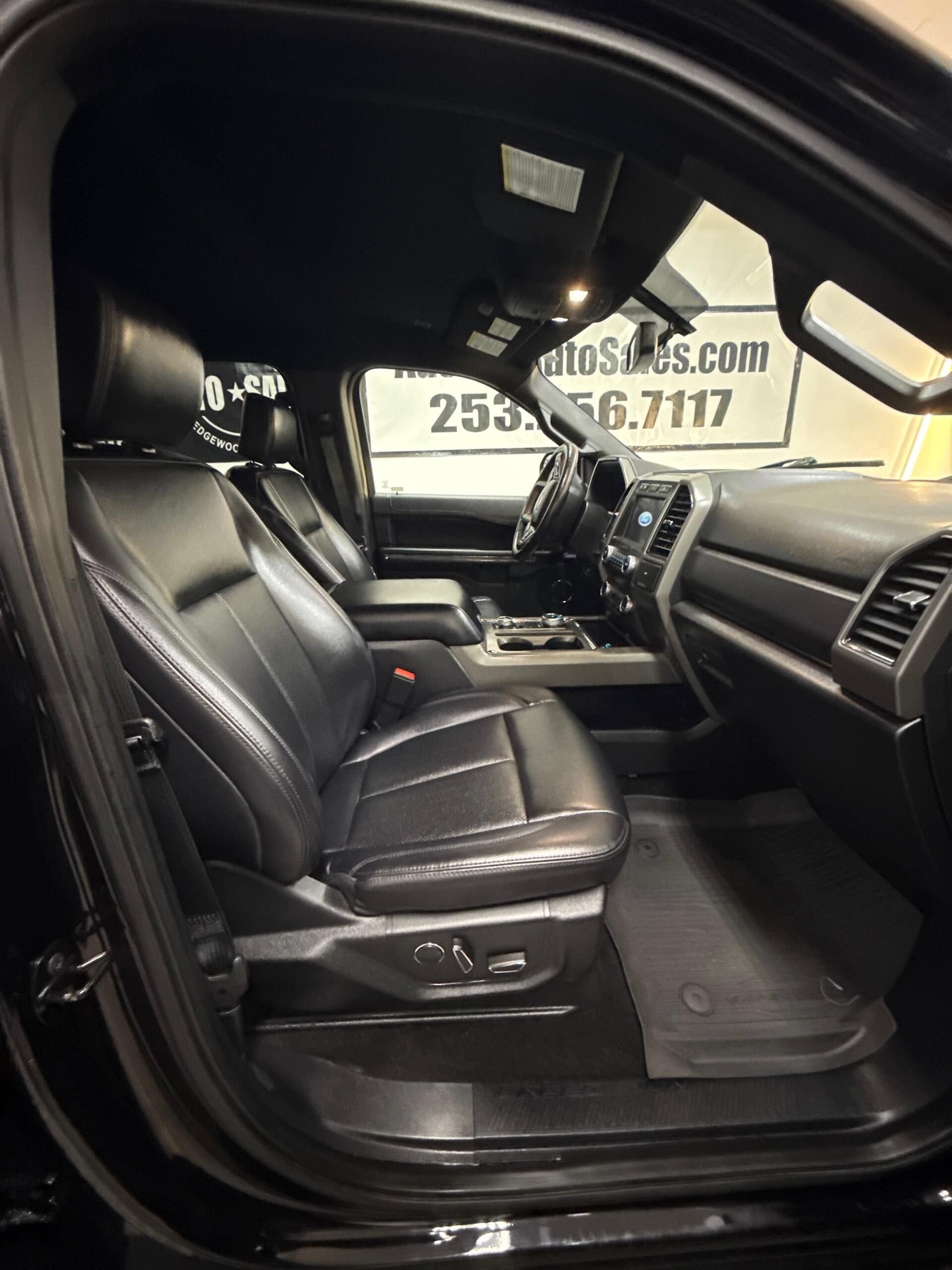 Used 2019 Ford Expedition XLT w/ Equipment Group 201A AWD/4WD image 2