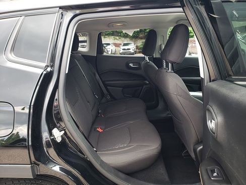 Used 2018 Jeep Compass Sport w/ Tech Group FWD image 16