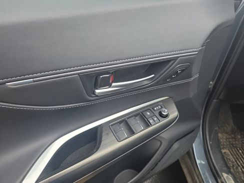 Used 2024 Toyota Venza Limited image 14