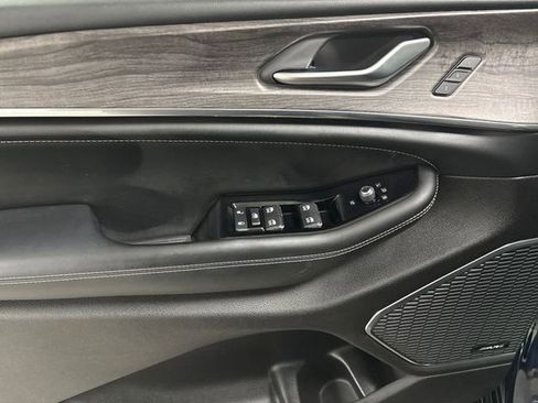 Used 2023 Jeep Grand Cherokee Overland w/ MOPAR Finishing Package image 10