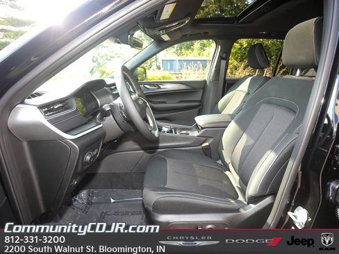 New 2025 Jeep Grand Cherokee Laredo X AWD/4WD image 10
