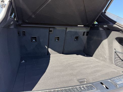 Used 2024 Porsche Macan image 33