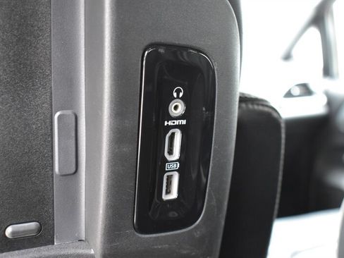 Used 2020 Chrysler Pacifica Limited w/ S Appearance Package FWD image 31