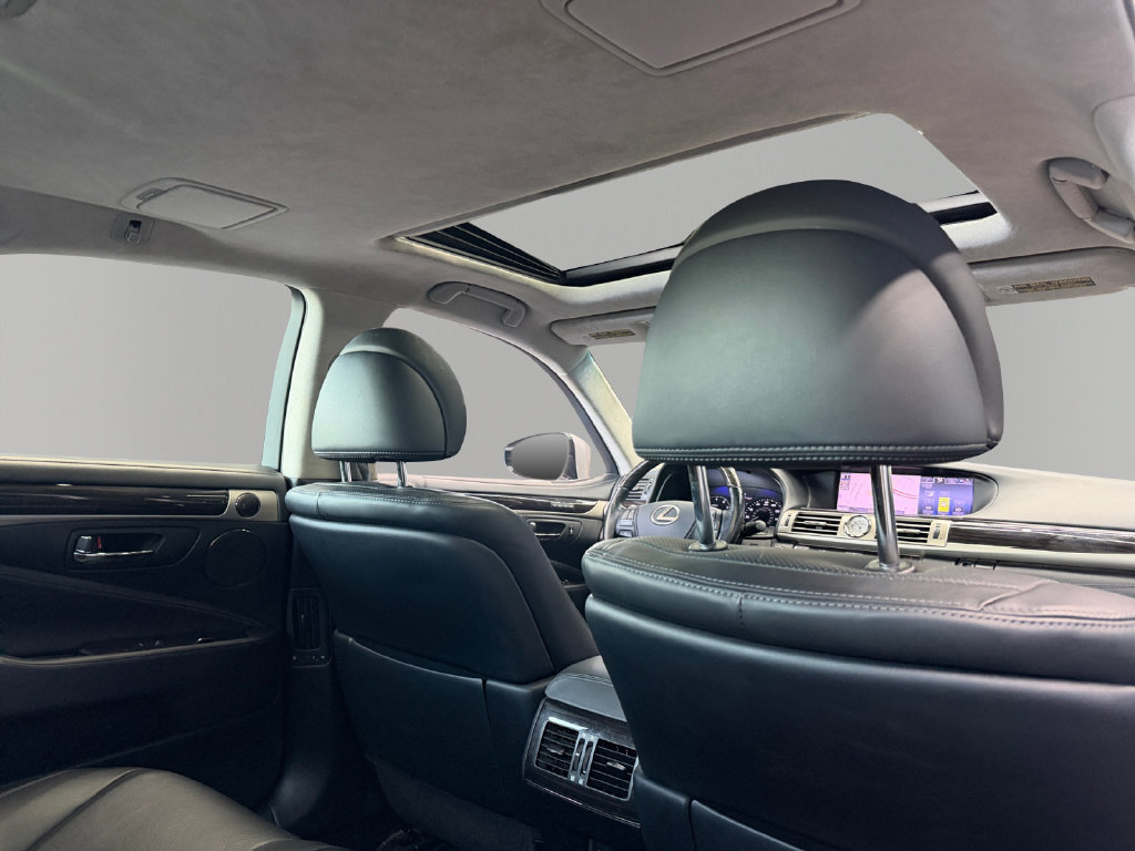 Used 2013 Lexus LS 460 w/ Comfort Pkg RWD image 17