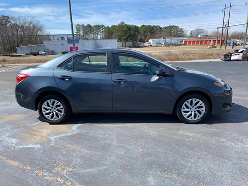 Used 2019 Toyota Corolla LE image 11