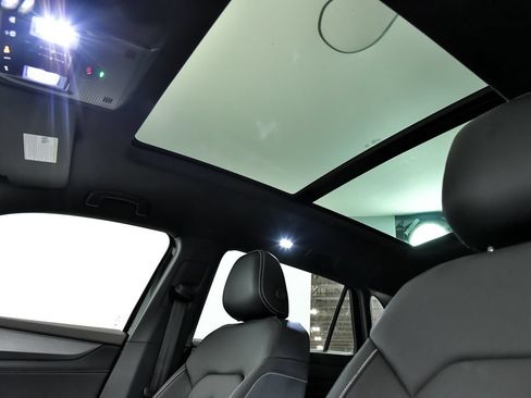 Certified 2026 Volkswagen Atlas Cross Sport SE w/ Panoramic Sunroof Package AWD/4WD image 7