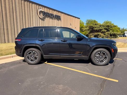 Used 2024 Jeep Grand Cherokee Trailhawk AWD/4WD image 9