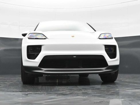Certified 2025 Porsche Macan Electric RWD image 45