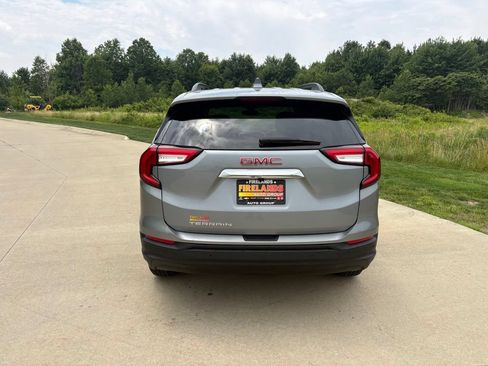 Used 2023 GMC Terrain SLE w/ Driver Convenience Package FWD image 8