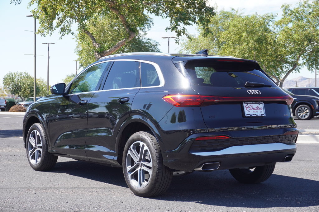 Used 2025 Audi Q5 Premium w/ Convenience Package AWD/4WD image 3