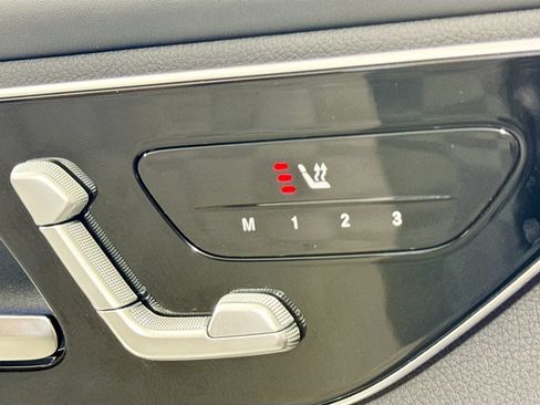 Used 2025 Mercedes-Benz GLC 350e 4MATIC image 26