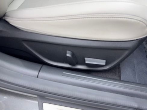 Used 2025 Genesis G70 2.5T image 47