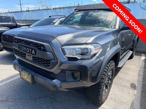 Used 2018 Toyota Tacoma TRD Off-Road RWD image 3