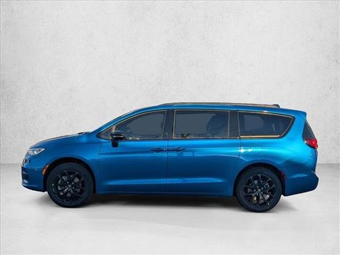 New 2026 Chrysler Pacifica Limited w/ S Appearance Package image 5