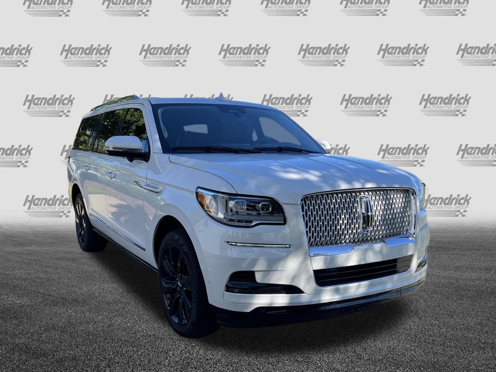 Used 2024 Lincoln Navigator L Reserve AWD/4WD image 2