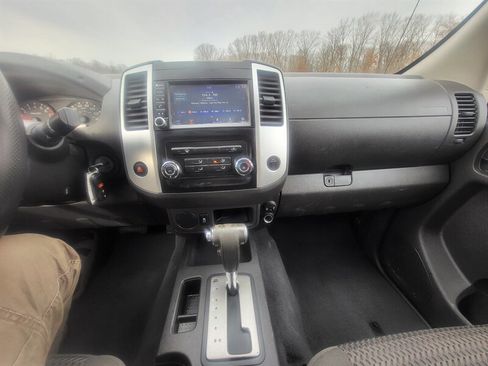 Used 2019 Nissan Frontier SV image 17
