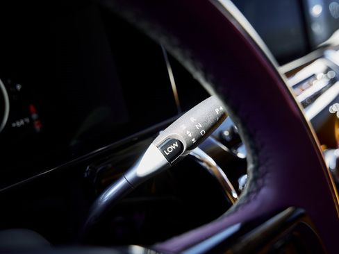 Used 2025 Rolls-Royce Cullinan image 66