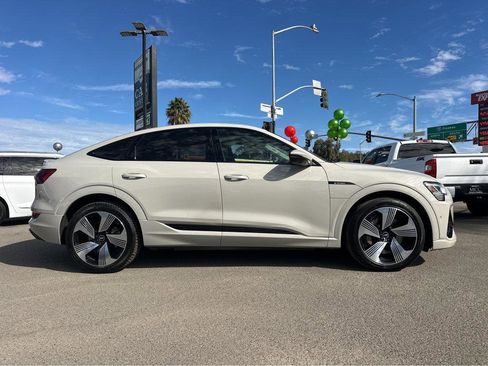 Used 2021 Audi e-tron Prestige w/ Prestige Package image 40