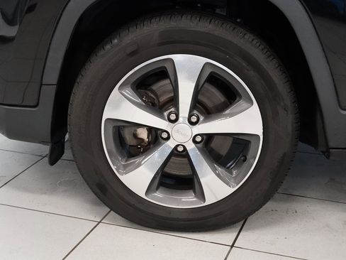 Used 2019 Jeep Cherokee Limited image 19