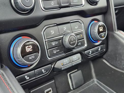 Used 2024 Chevrolet Suburban RST w/ Luxury Package image 23