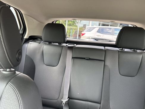 Used 2023 Buick Encore GX Select w/ Sport Touring Package FWD image 23