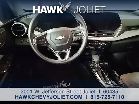 Used 2025 Chevrolet Trax LT w/ LT Convenience Package FWD image 14