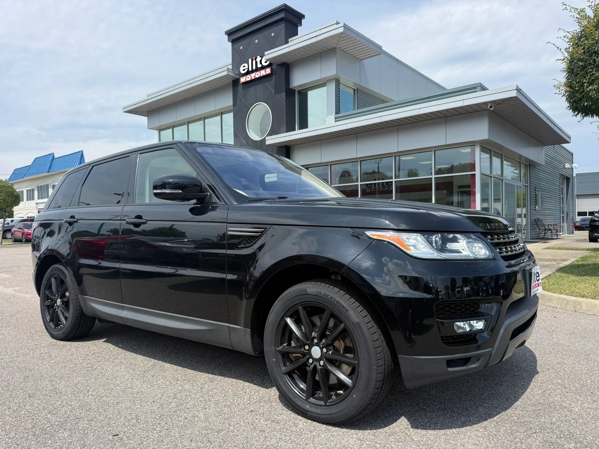 Used 2017 Land Rover Range Rover Sport SE AWD/4WD image 1