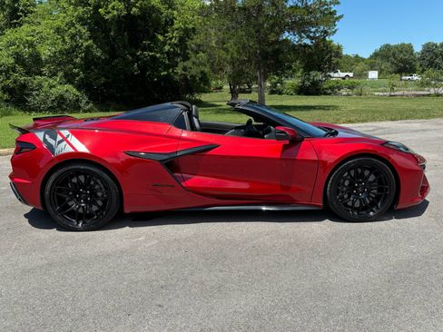 Used 2024 Chevrolet Corvette Z06 RWD image 8
