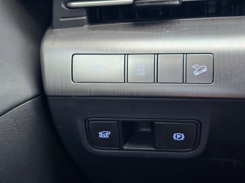 Used 2024 Hyundai Kona Limited AWD/4WD image 21