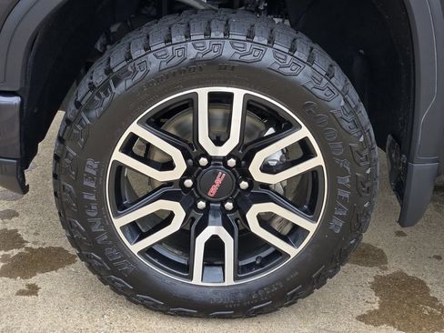 Used 2023 GMC Sierra 1500 AT4 w/ AT4 Premium Package AWD/4WD image 11